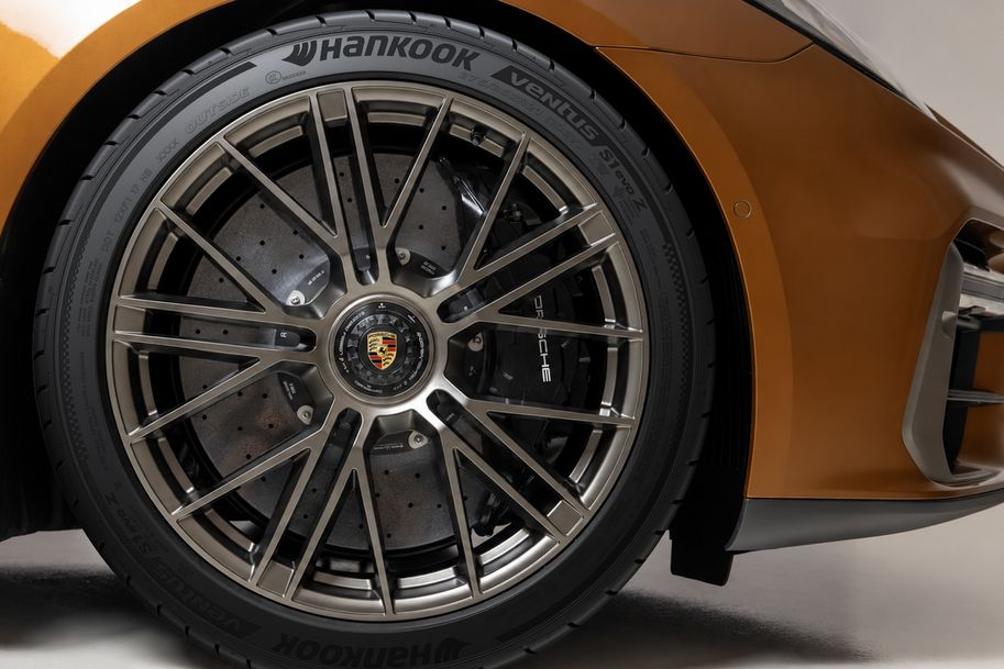 Hankook Ventus S1 evo Z tyres on the new Porsche Panamera 2026