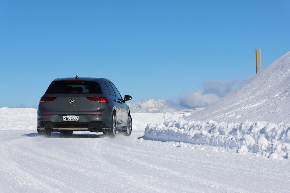 AUTO BILD padangų testas 2026: 225/45 R17 — universalios padangos