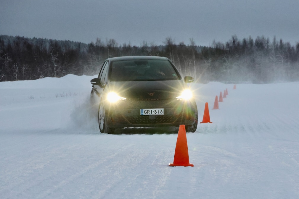 AUTO BILD padangų testas 2026: 215/55 R18 — universalios padangos